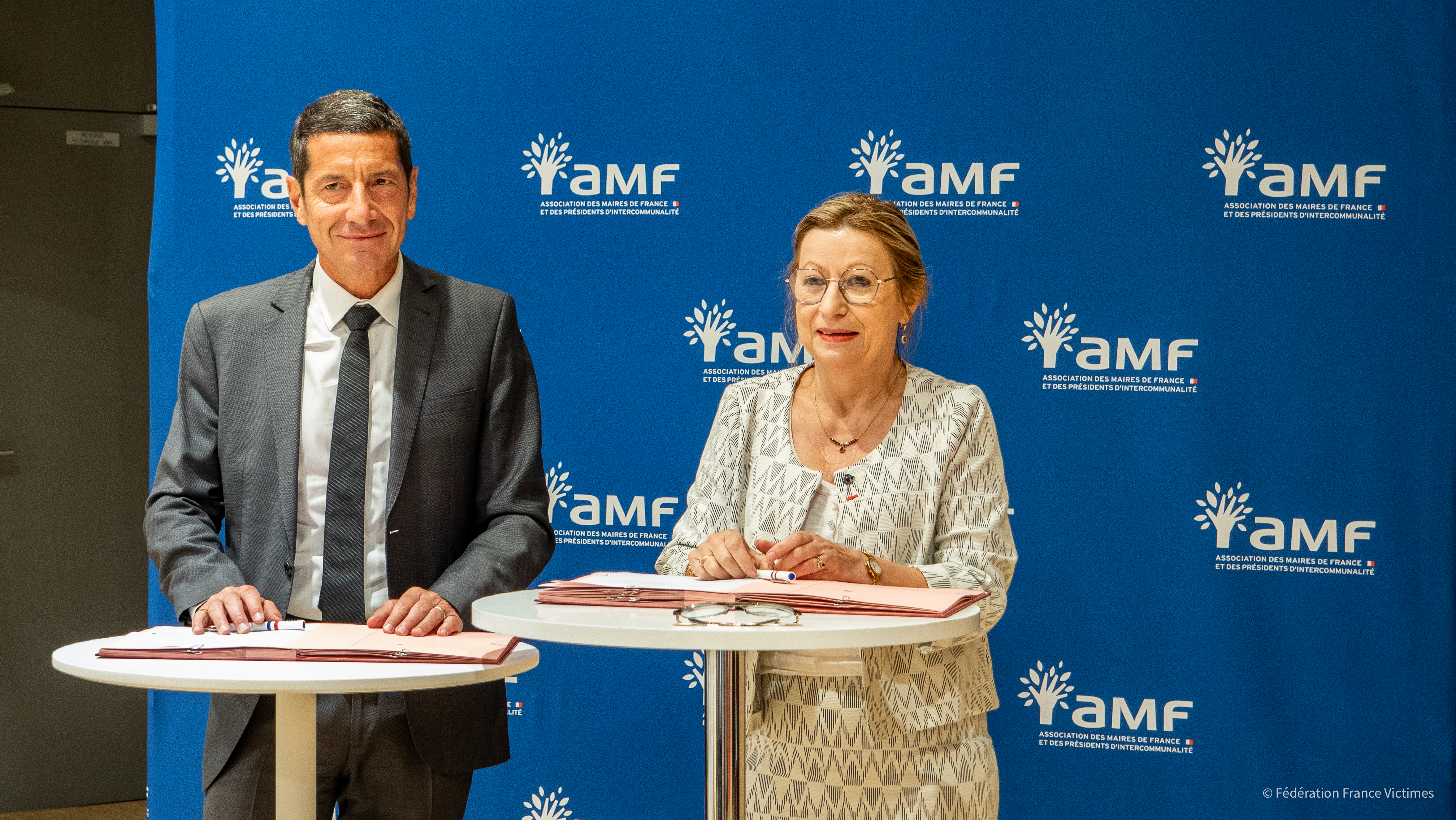 France Victimes et l’AMF renforcent leur partenariat pour mieux accompagner les élus victimes
